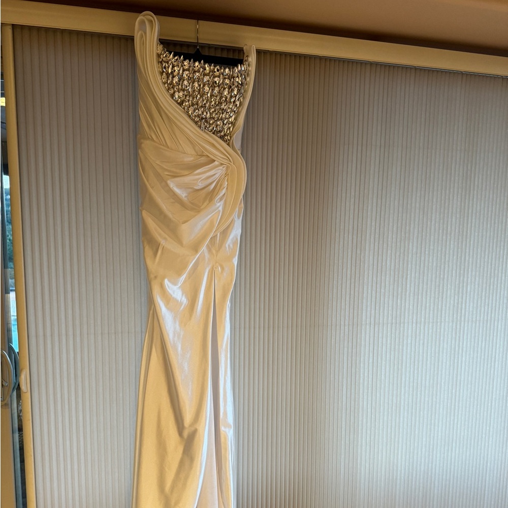 Albina Dyle white dress with crystals size small - Picture 1 of 4